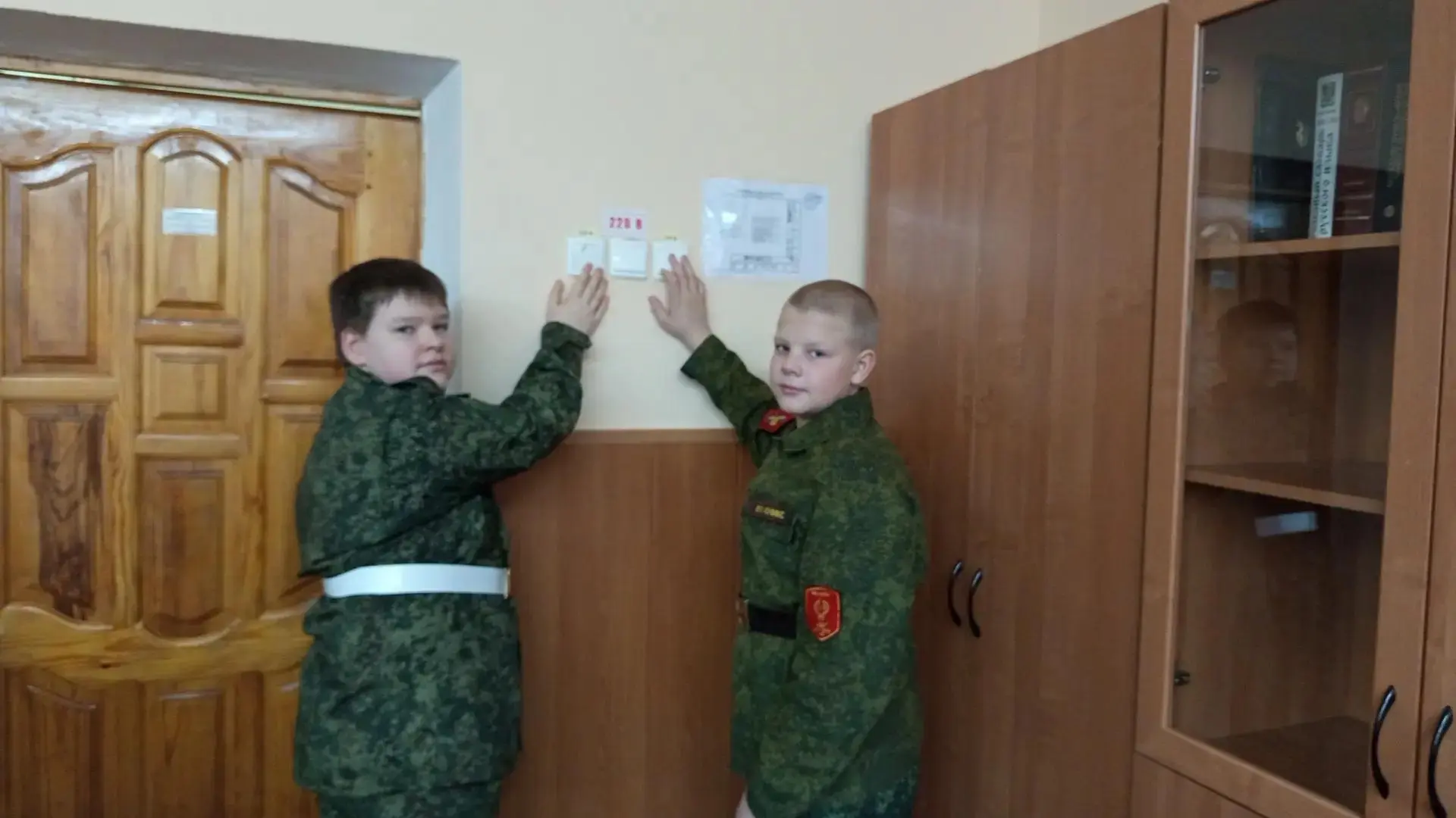 🎉 В МОУ СОШ № 52 прошли классные часы по популяризации энергосбережения в быту! 💡