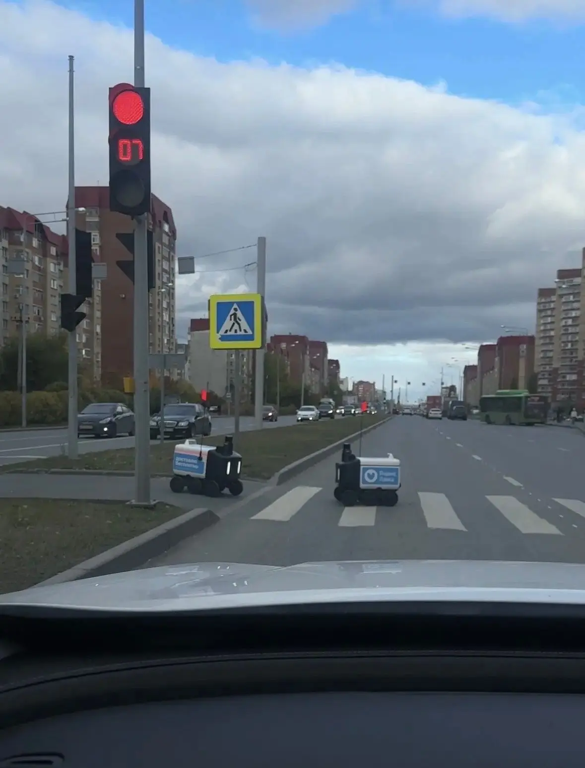 Роботы‑курьеры в Тюмени: мило, но пока не очень самостоятельно!