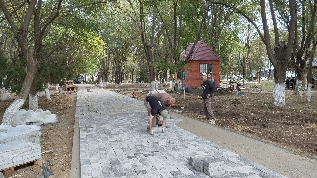 В Избербаше ведутся работы по реконструкции Центрального парка
