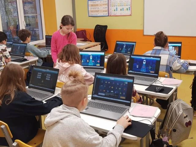 С января 2027 года во всех российских школах введут курс "Искусственный интеллект и инф...