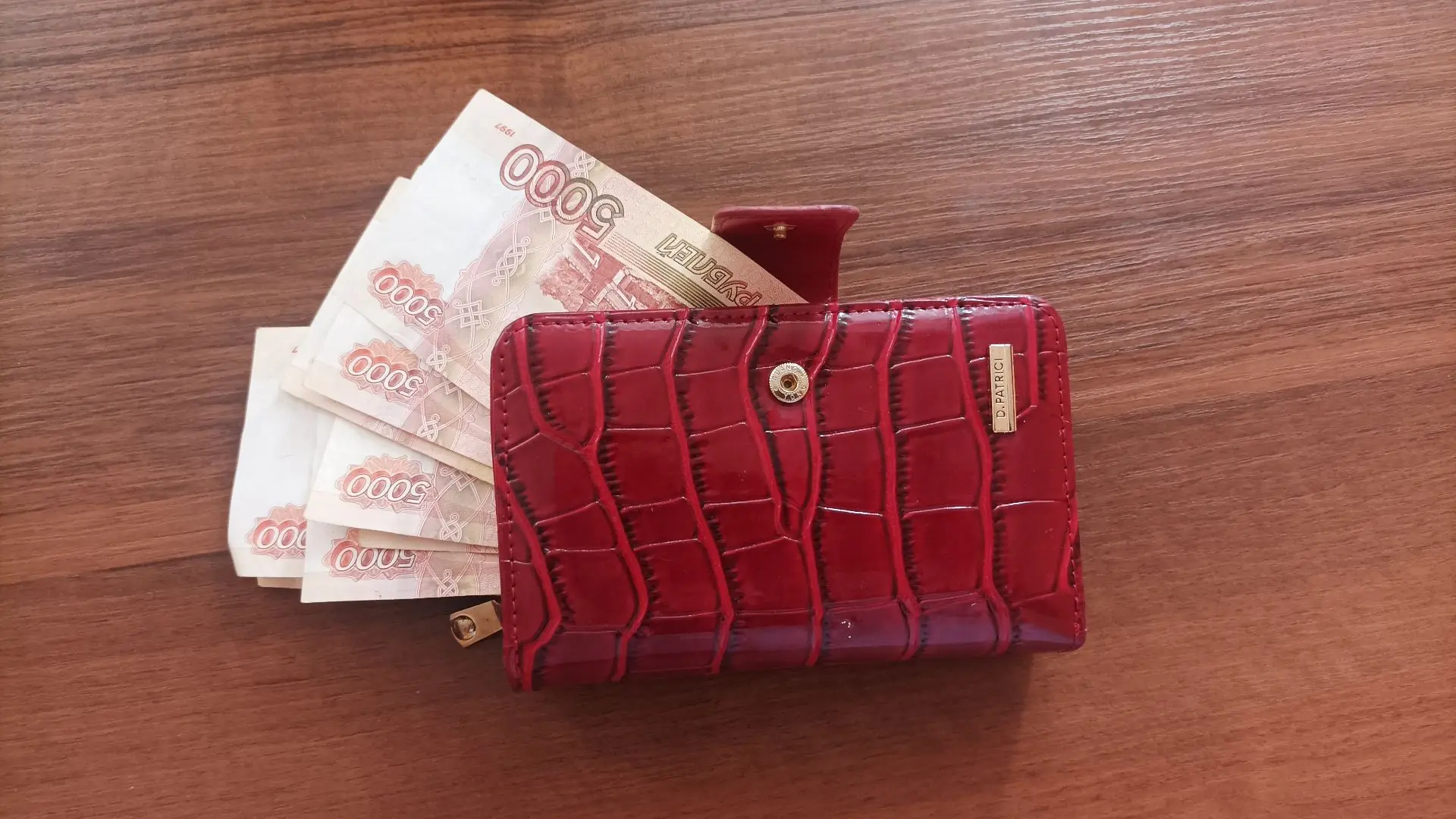 Жительница Ставрополя пожаловалась в ходе прямой линии Ивана Ульянченко на зарплату «в ...