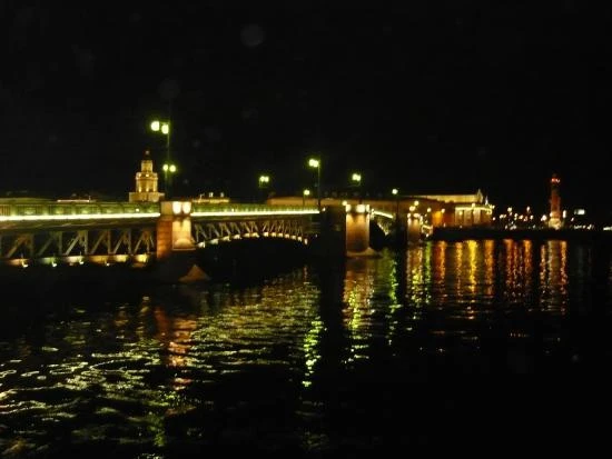 🌉 В Петербурге разводят мосты — и город становится особенно красивым ✨