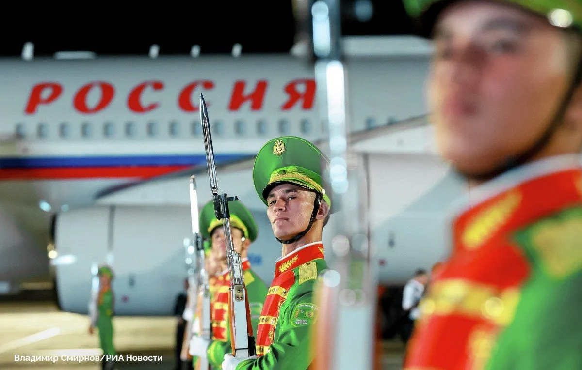 Главные кадры недели: от большой политики и уличных протестов до кино, футбола и осенне...
