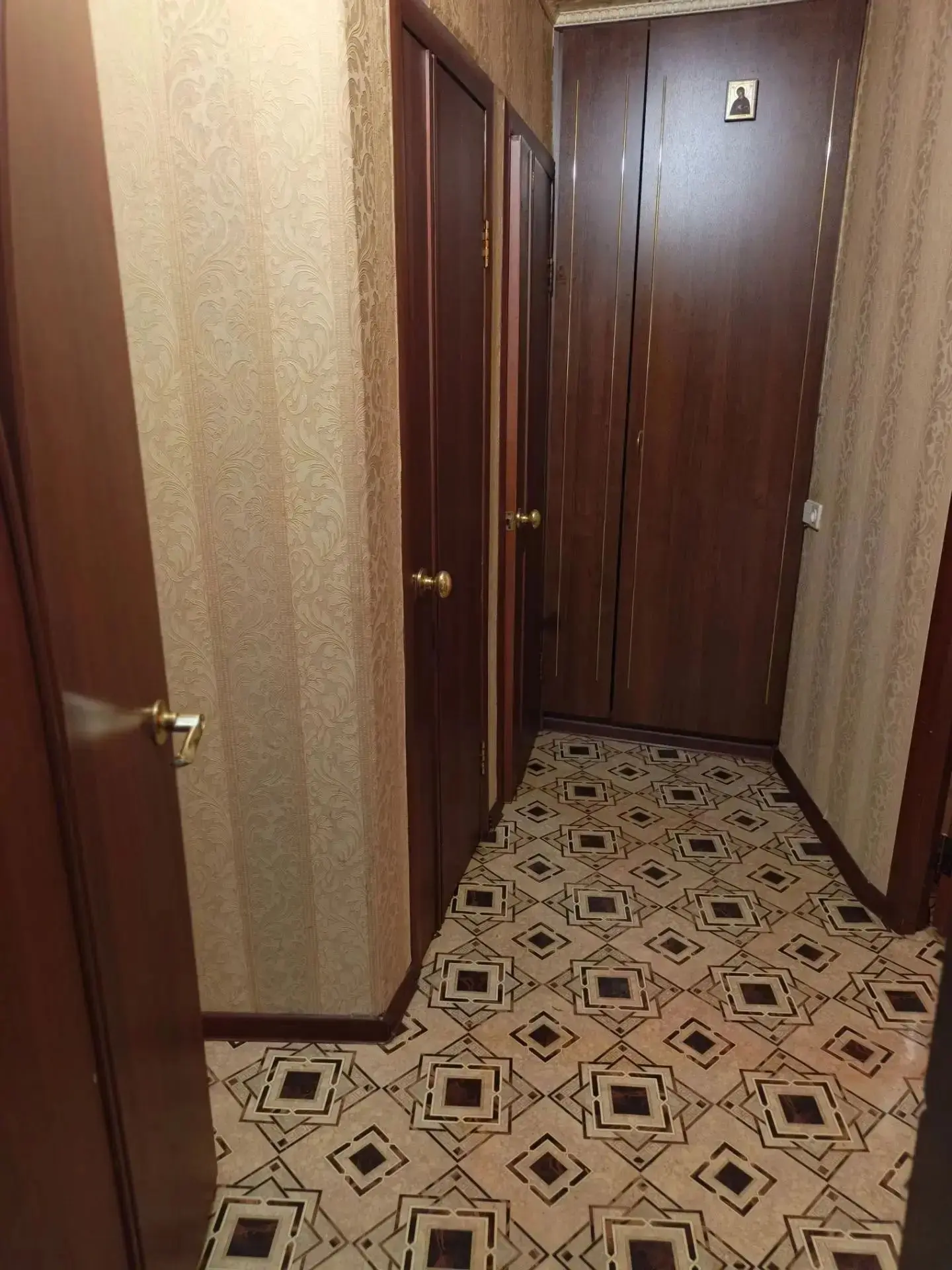 Продам 2  комнатную теплую квартиpу