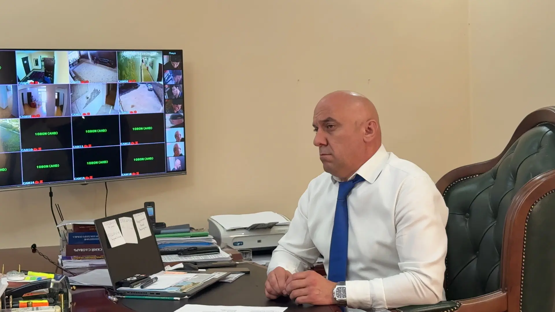 Глава Сергокалинского района Арсен Магомедов провел еженедельное аппаратное совещание.