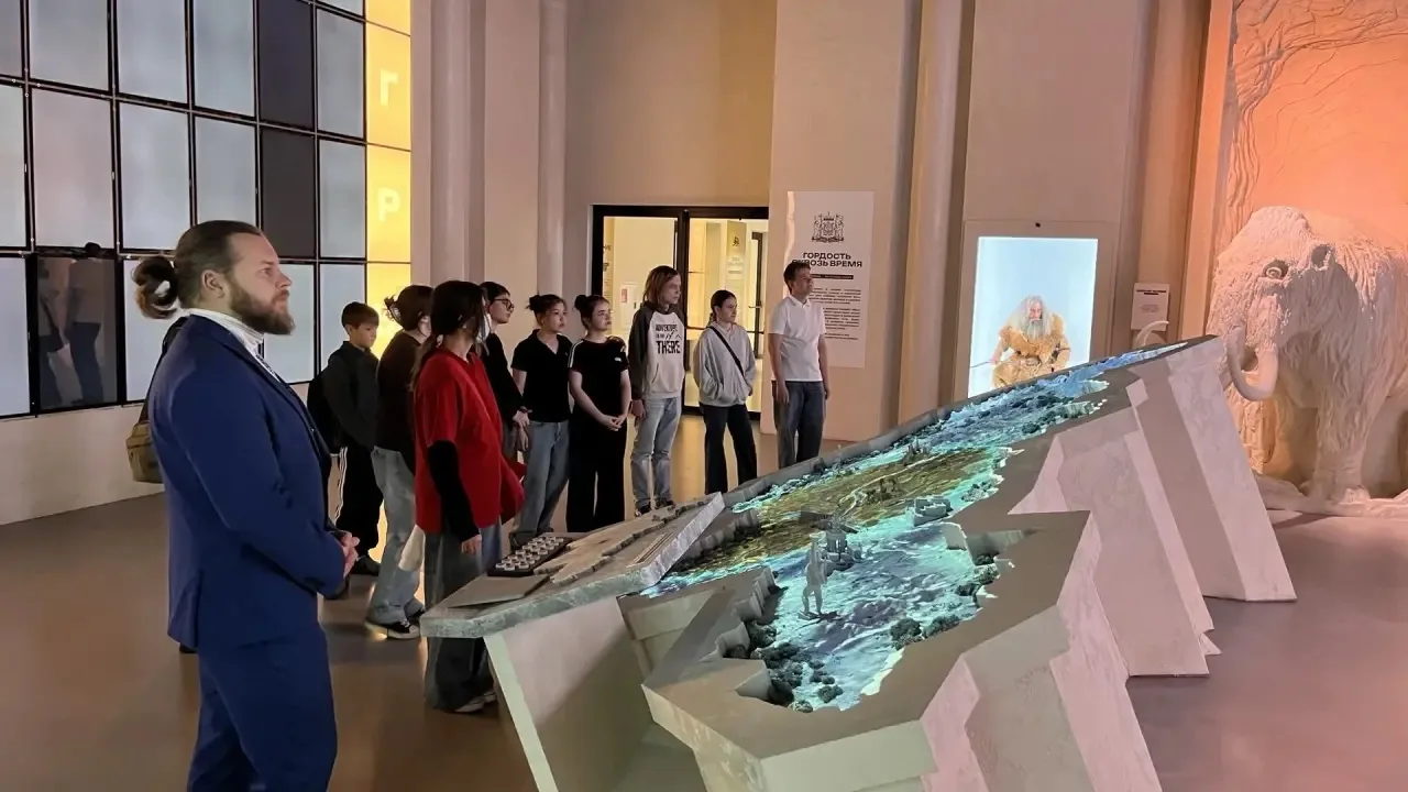 Влюбиться в Югру и вдохновиться Россией: 9 Г класс  посетил Национальный центр «Россия»...