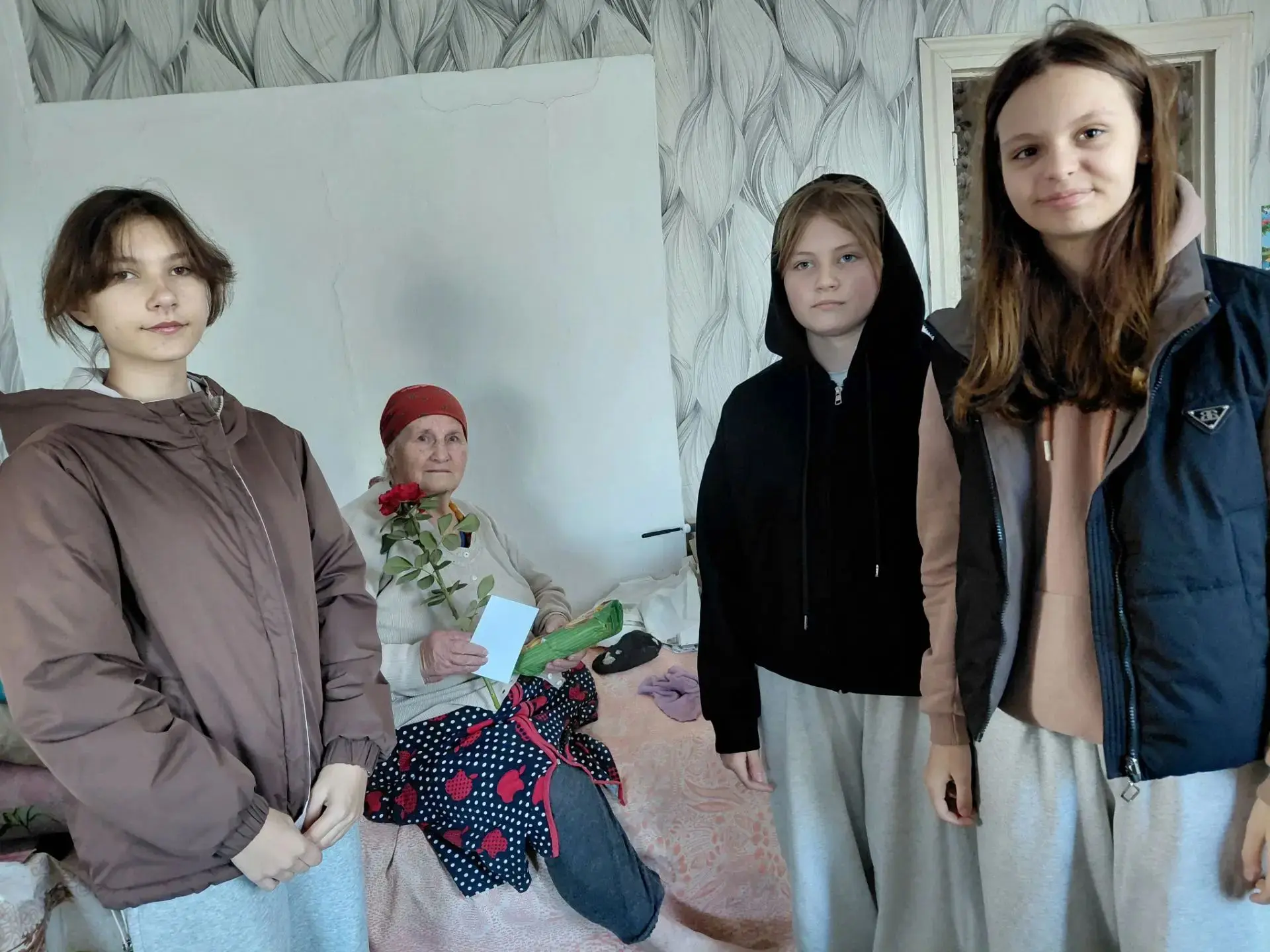 1 октября, в Международный день пожилых людей,Владимировская сельская библиотека с учащ...