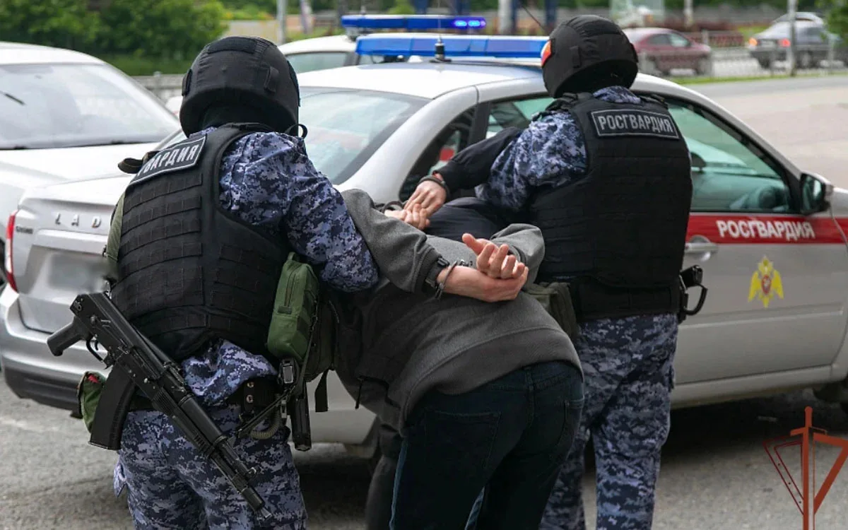 ❗В Каменске-Уральском 24-летний мужчина ранил человека ножом и попытался убежать от Рос...