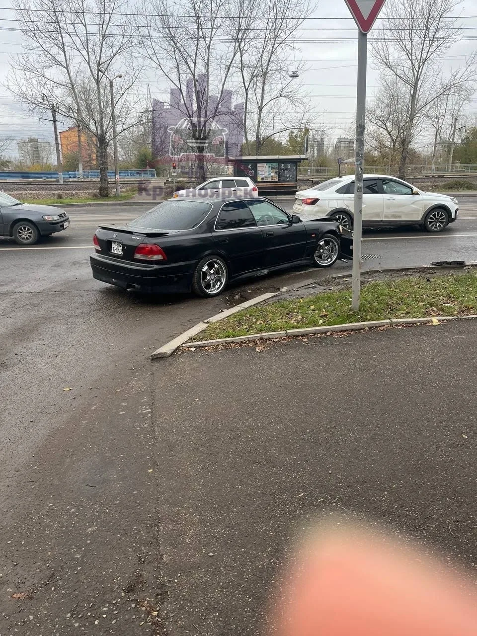 Свердловская. Не заметил маленький автобус.