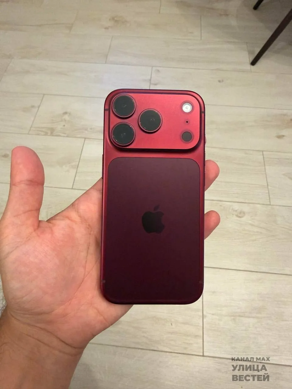 Отмечается, что бордовые iPhone 18 Pro стремительно теряют свой первоначальный цвет: по...