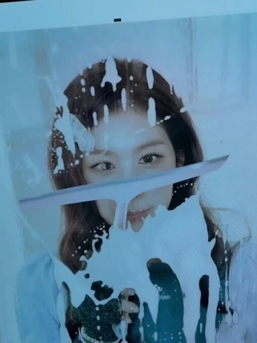 Фотографии Саны из TWICE, содержащие элементы сексуализации, опубликованные в скандальн...