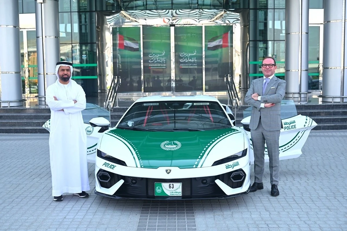 13 октября в распоряжение полиции Дубая поступил новый суперкар Lamborghini Temerario