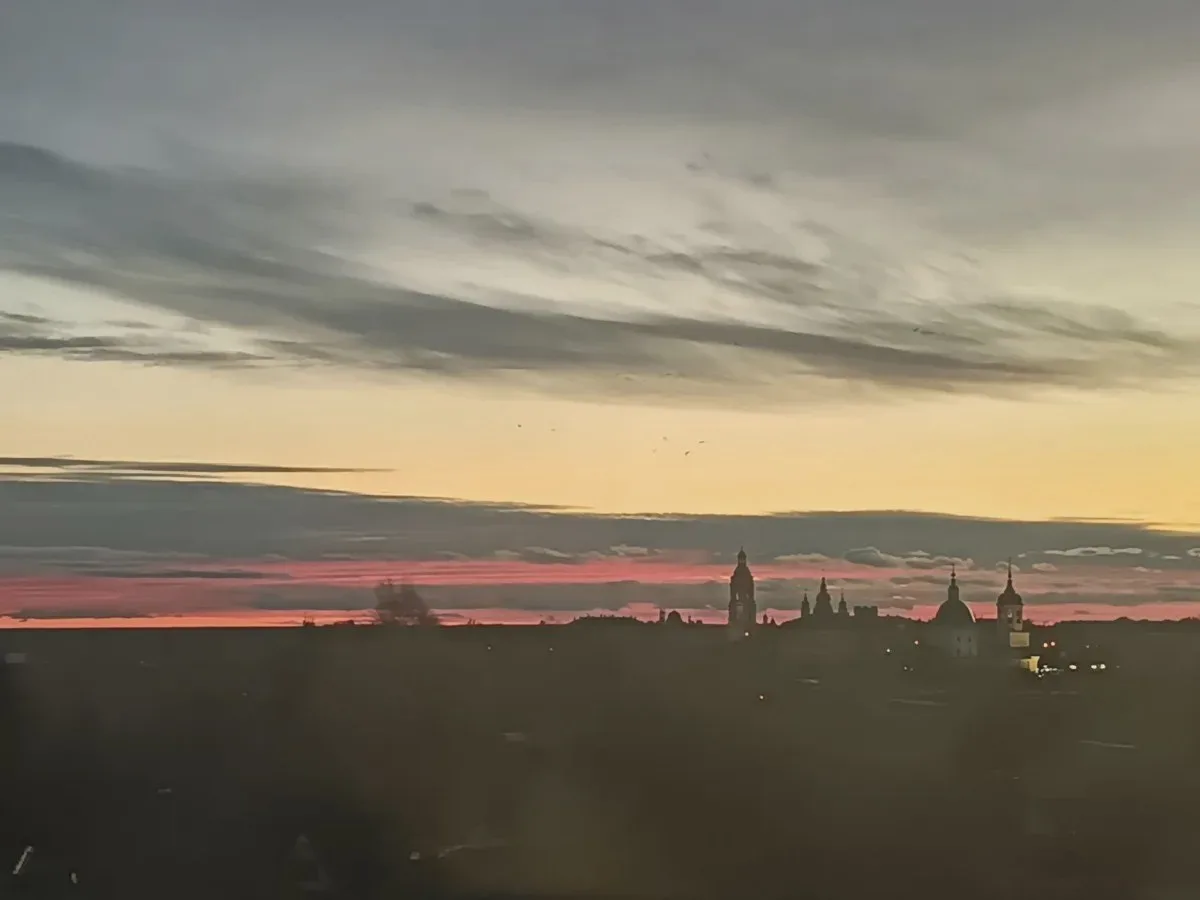 🌆 Башни Тобольска на фоне розового неба
