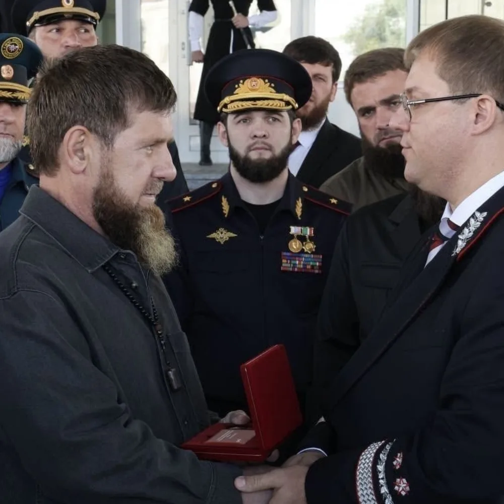 Кадырова наградили знаком "Почетный железнодорожник" — неделю назад он стал почетным ар...
