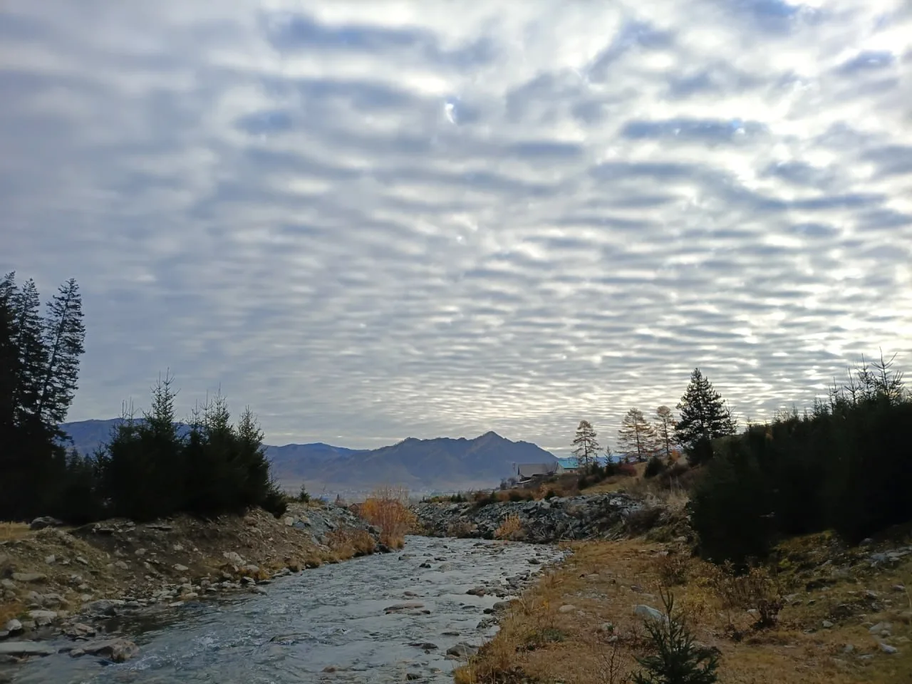 Рассвет в Онгудае. Фото: Алексей Зубакин.