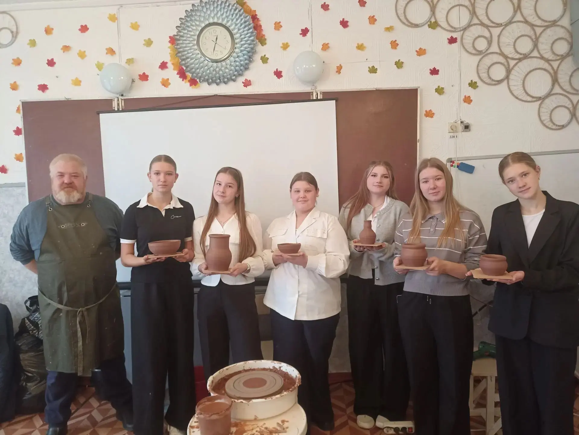 ✨ Настоящая магия ремесла: Гуранские мастера в гостях у МОУ «Афанасьевская СОШ»!