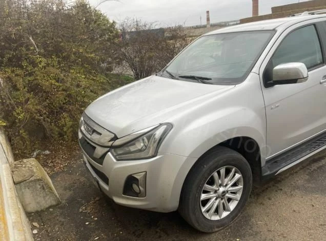 Предложение относится к грузовому автомобилю Isuzu D‑Max 2020 г. в Туле, размещённому в...