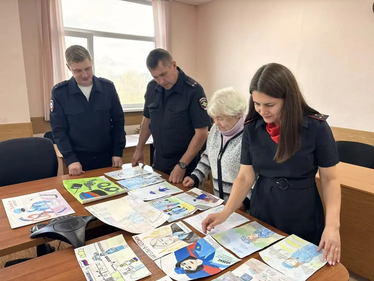🎨 В МО МВД России «Краснотурьинский» завершился первый этап Всероссийского конкурса де...