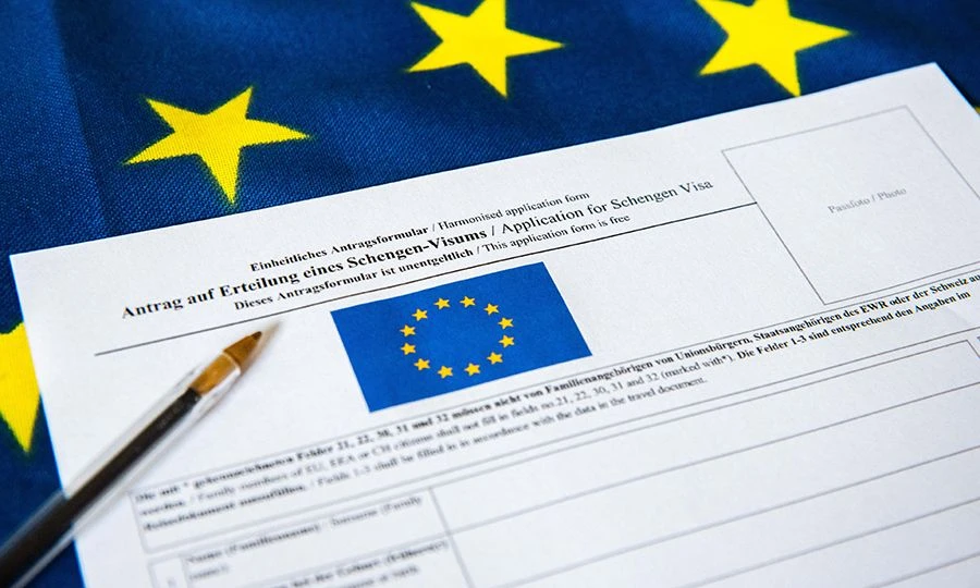 В ЕС выступили против идеи Германии ограничить действие виз для россиян.