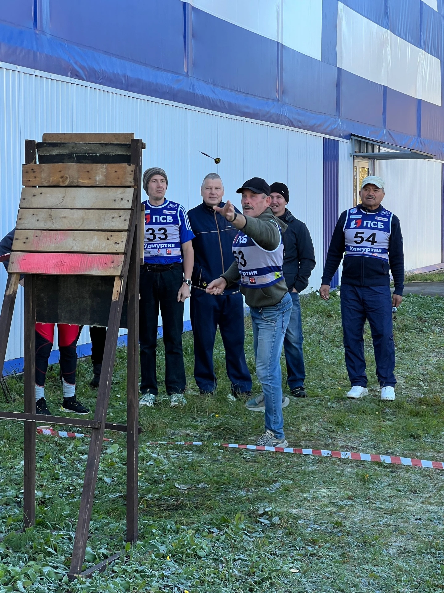 В Якшур-Бодье прошли соревнования по северной ходьбе и дартсу.
