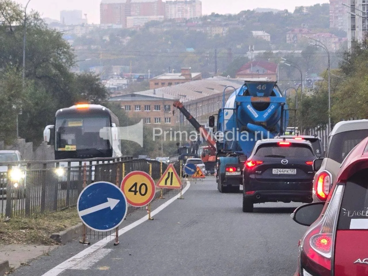 ДТП с участием автовоза произошло в районе остановки Бурачка во Владивостоке