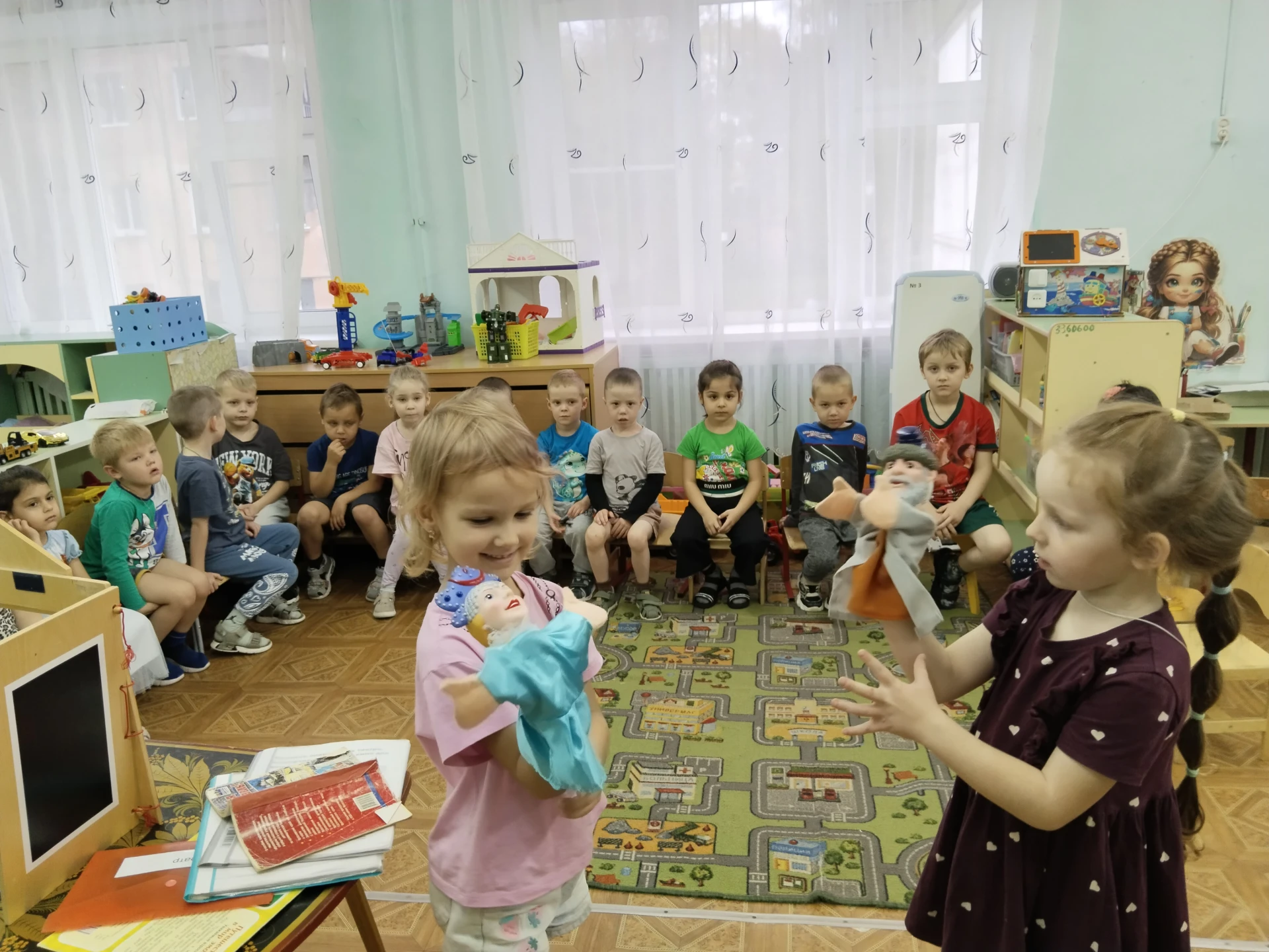 Дети старшей группы 2 "ЦРР - детский сад № 192" в рамках темы «Все профессии важны» не ...