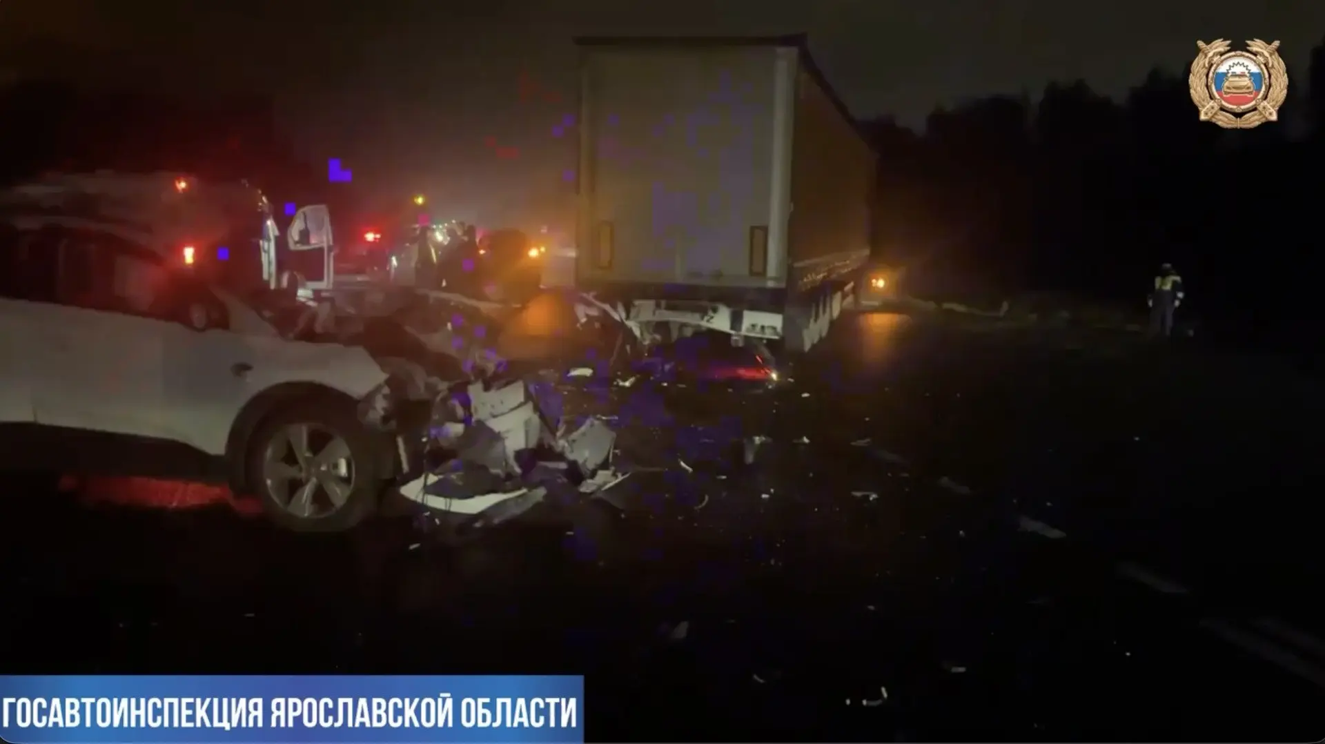 Под Ярославлем в столкновении с фурой погиб водитель легковушки