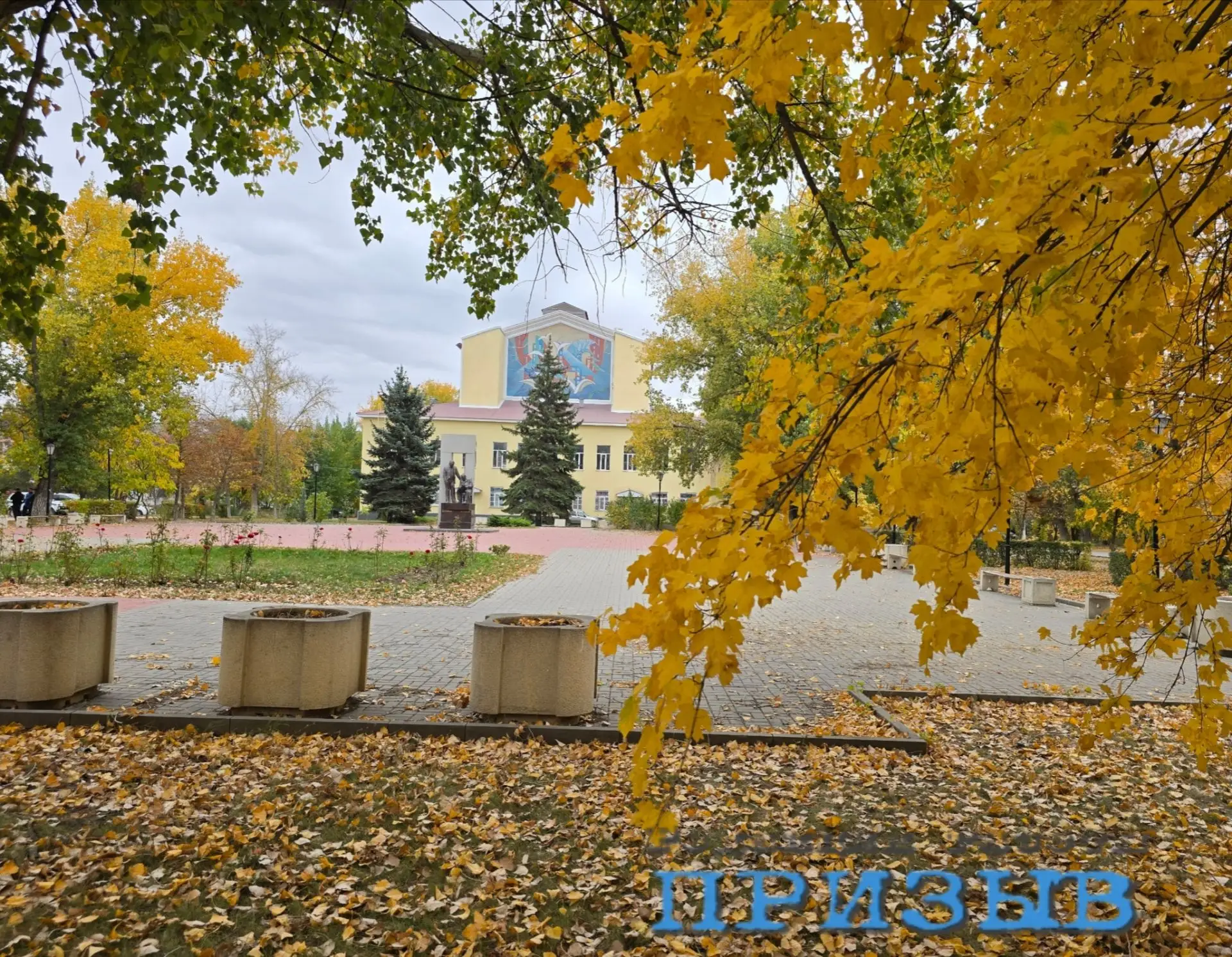 Погода на 16 октября: теплая пятница с дождями и порывистым ветром