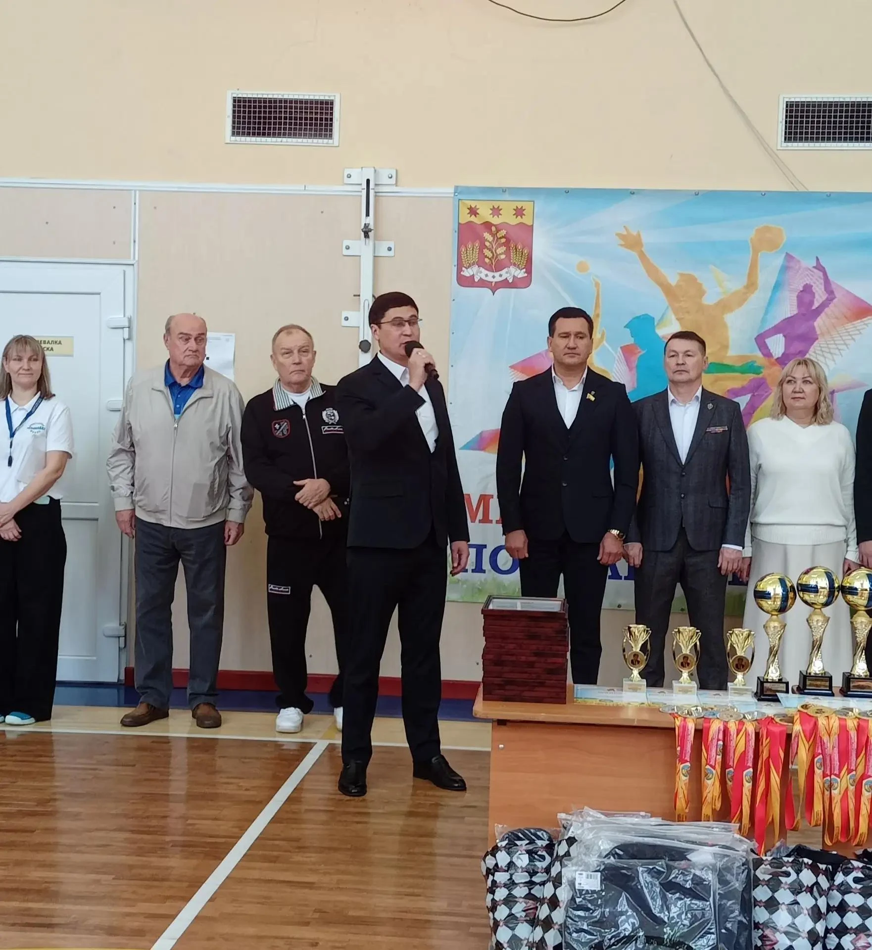Память живёт в игре: 13-ый турнир по волейболу на переходящий Кубок памяти заслуженного...