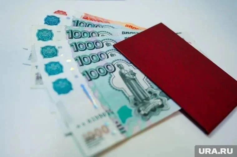В Смоленской области иностранец пытался подкупить сотрудника полиции за 45 тысяч рублей...