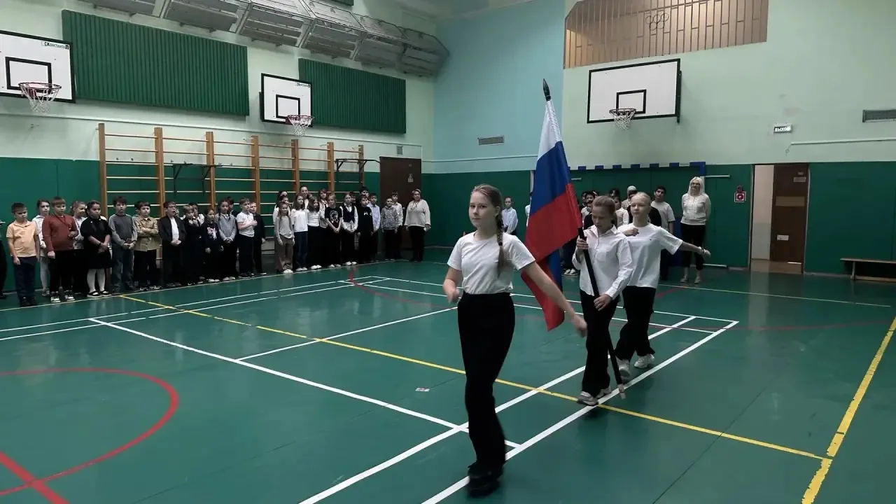 🇷🇺 Добрая и важная традиция - это поднятие флага России