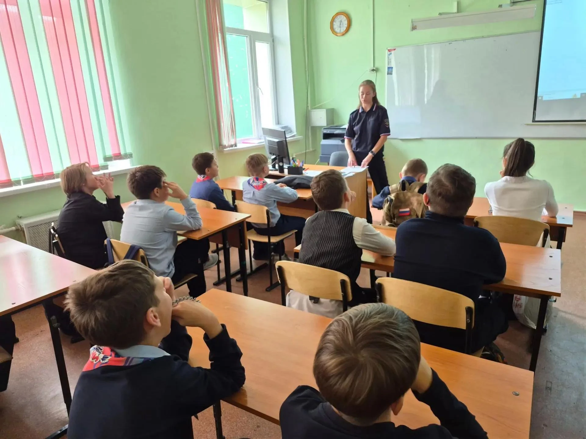 Безопасность в сети: инспектор ПДН провела урок для школьников
