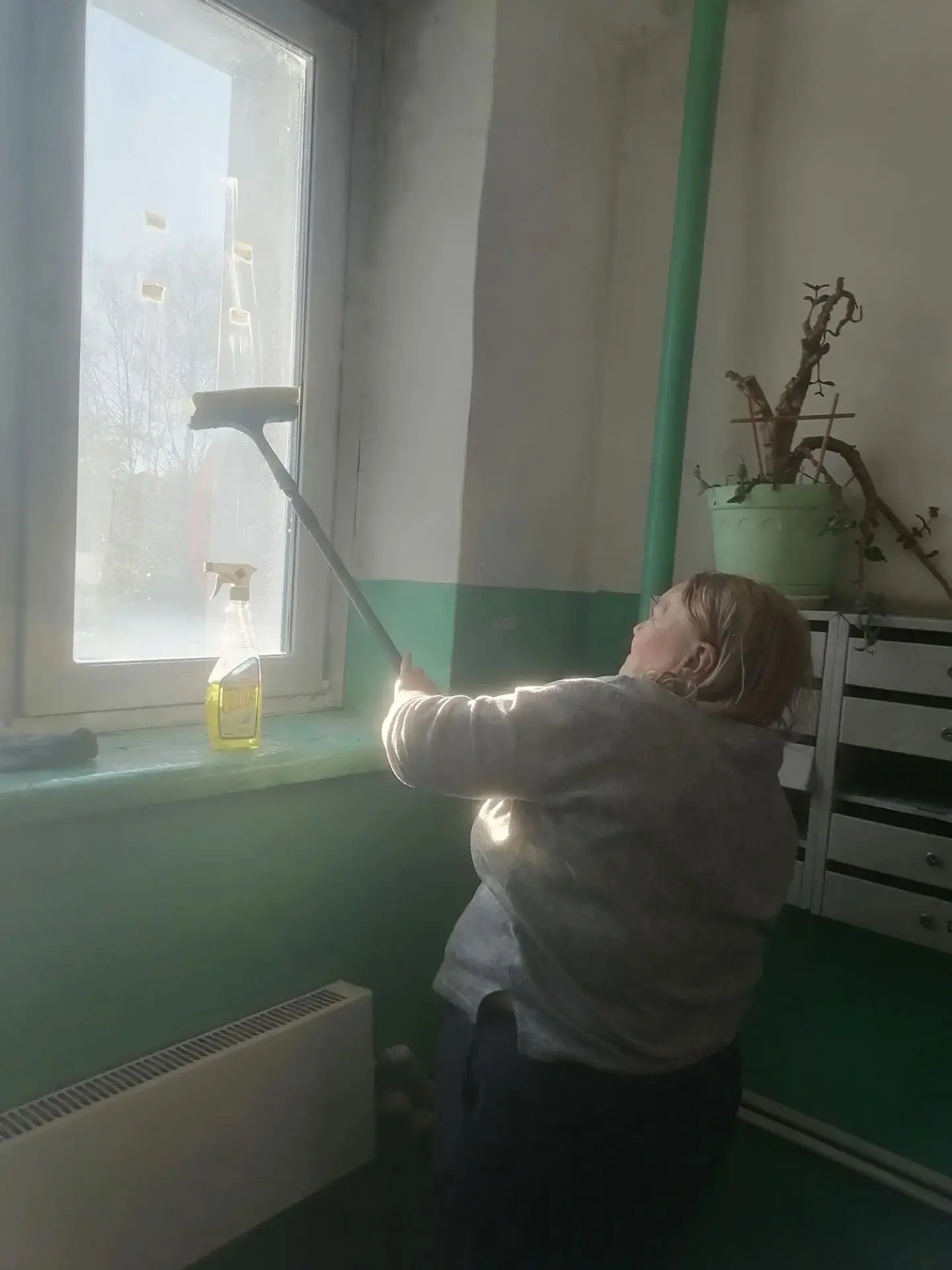 К. Маркса. 8.Мытье окон и пола 4 подъезд.