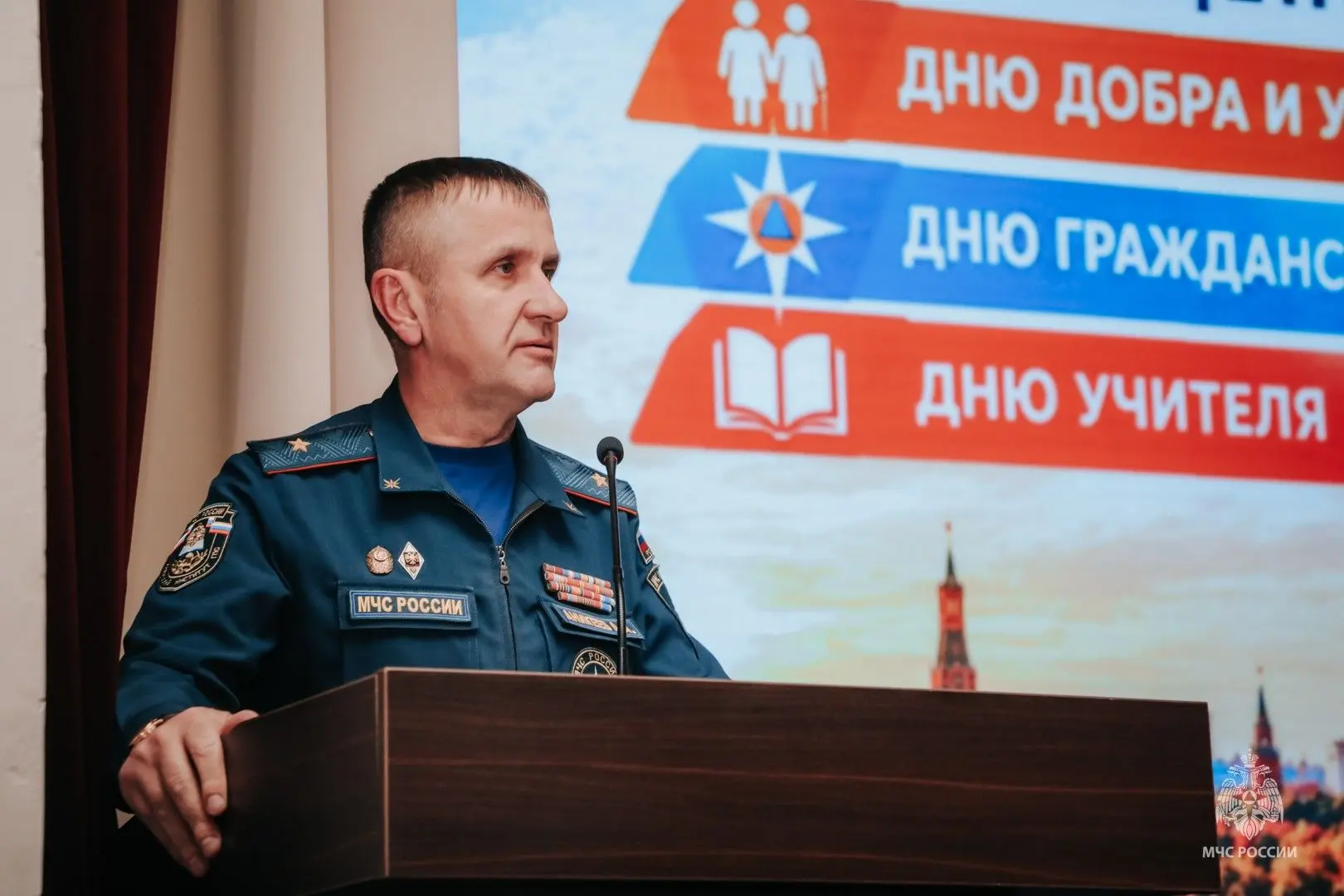 В Уральском институте ГПС МЧС России состоялся праздничный концерт, объединивший три пр...