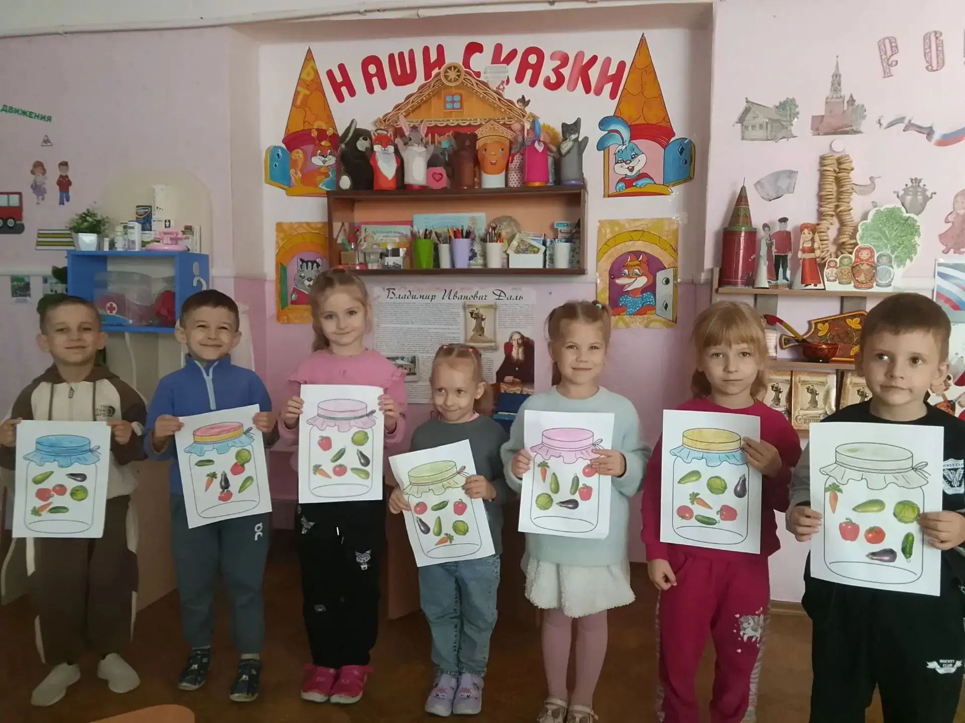 В старшей группе прошло занятие по аппликации на тему "Овощи". Ребята отгадывали загадк...