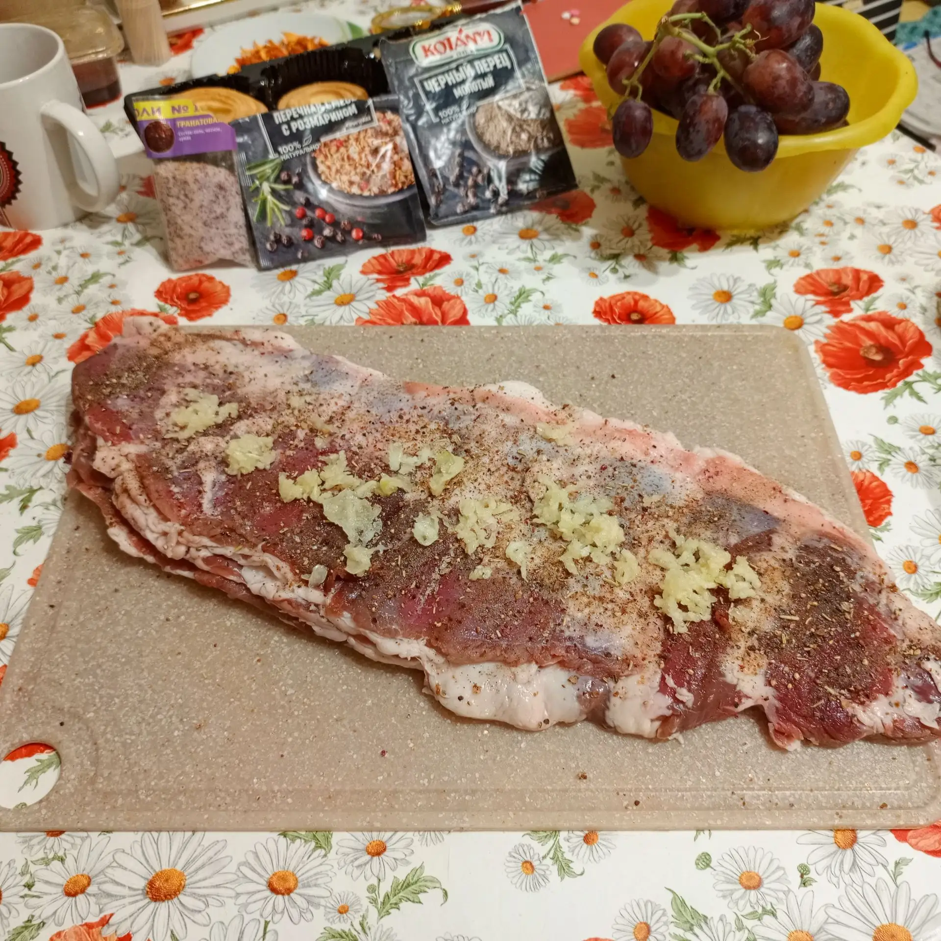 Готовлю на завтрак рулет из пузины😋👌Слегка делаю надрезы внутри, присаливаю немного п...