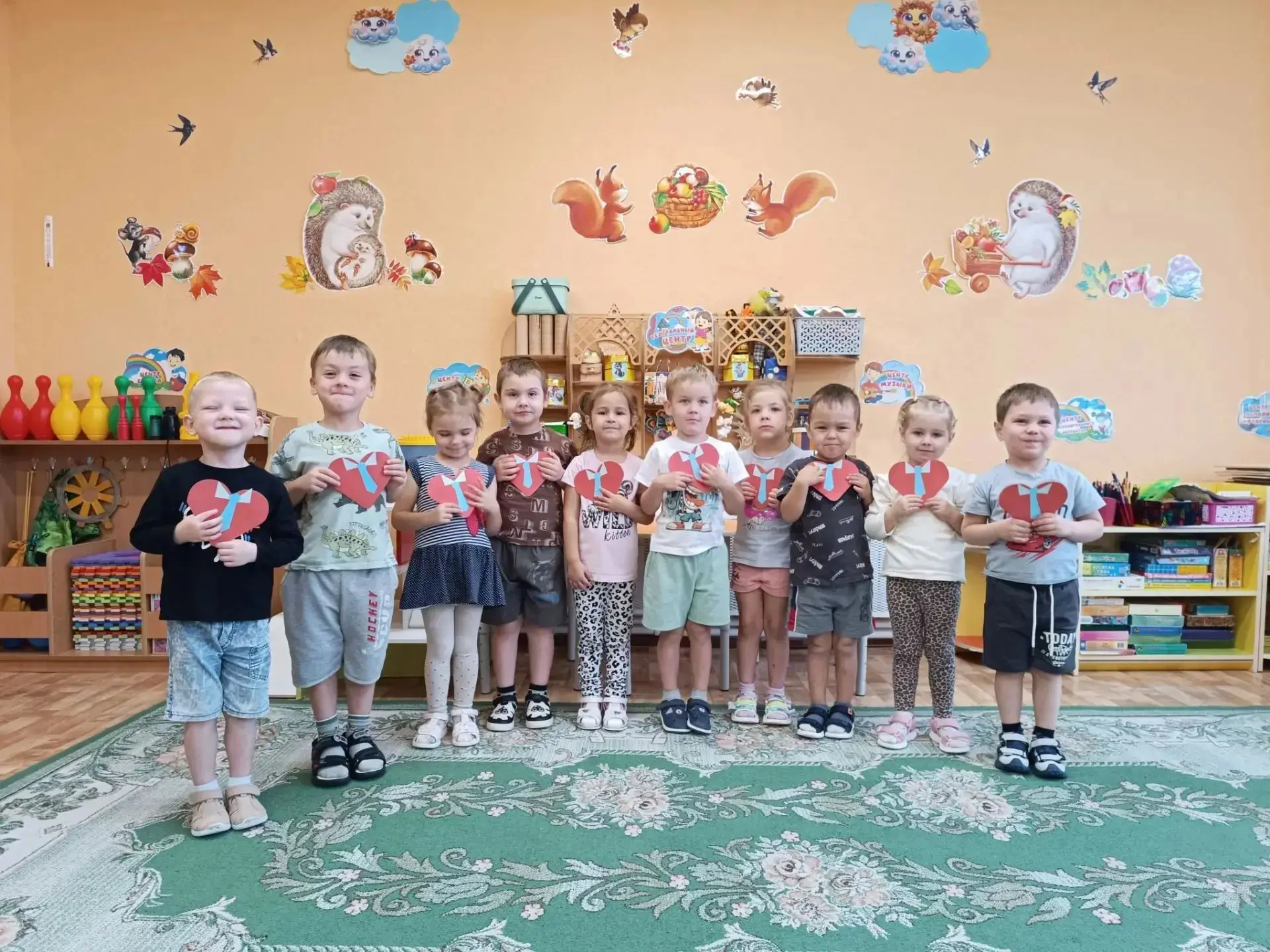 💠В средней группе🍒"Вишенки" проведена тематическая беседа посвящённая празднику🎉"Ден...