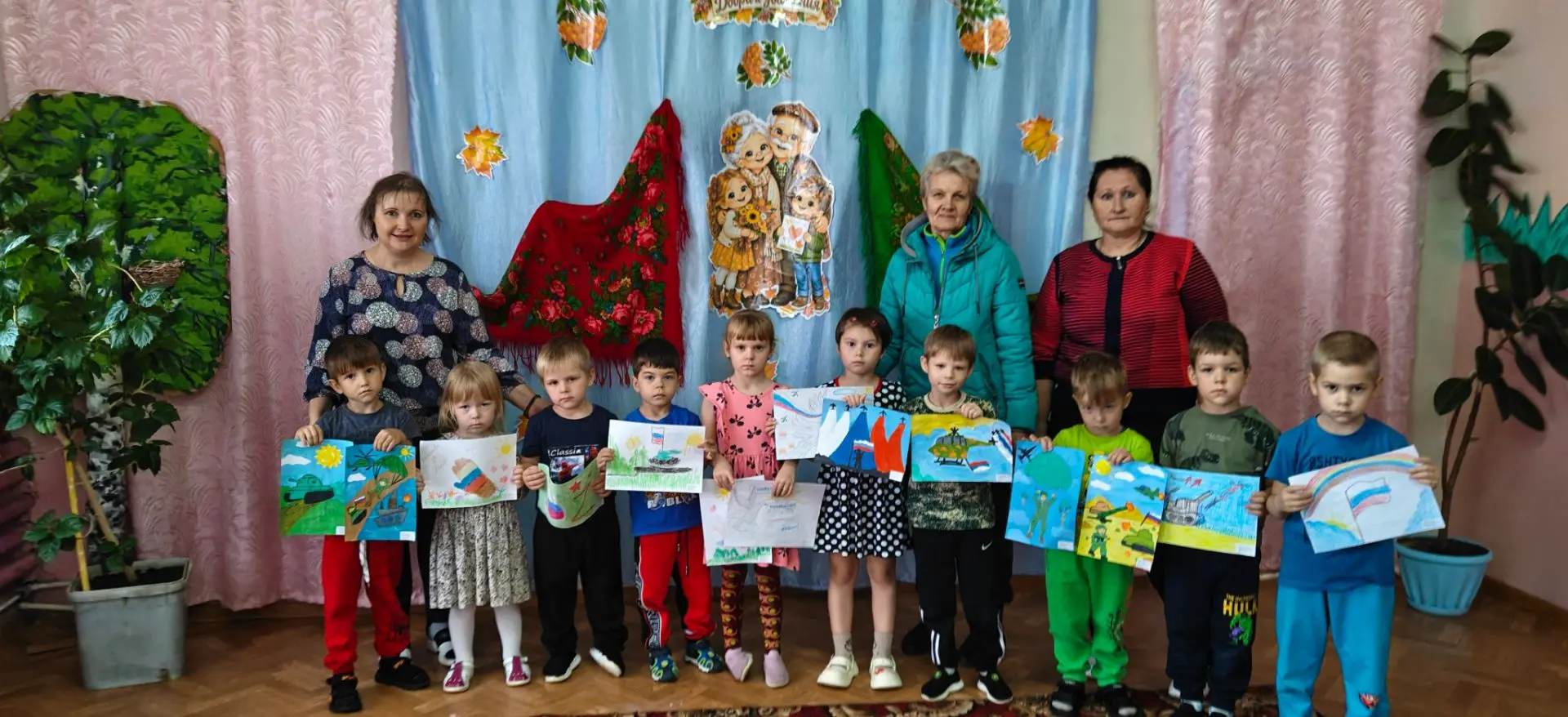Сегодня, 13 октября, в Вылковском детском саду «Колосок»  проведена  акция  «Рисунок дл...