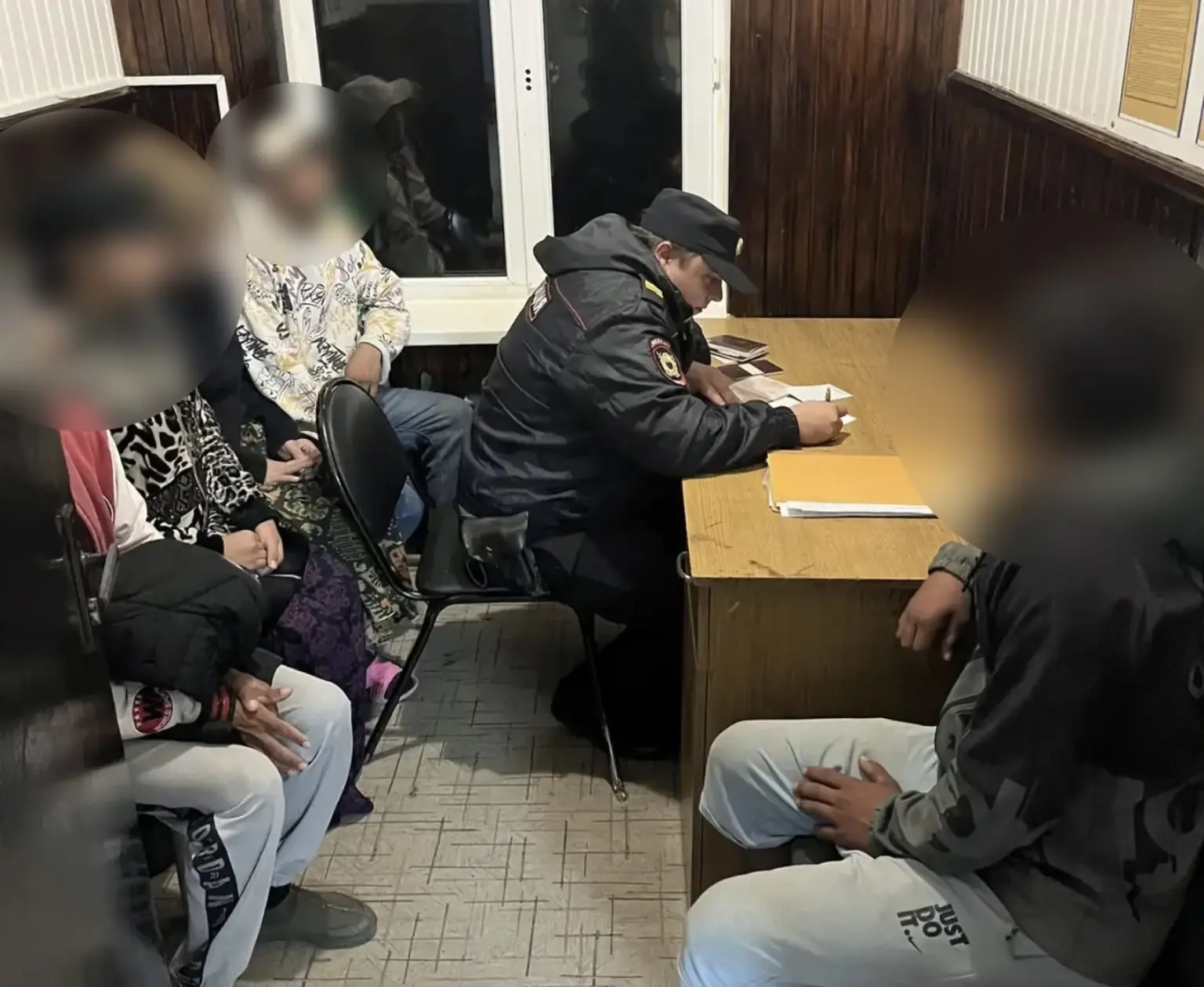 💥В Калининском районе полицейские проводят рейды по выявлению нелегальных мигрантов
