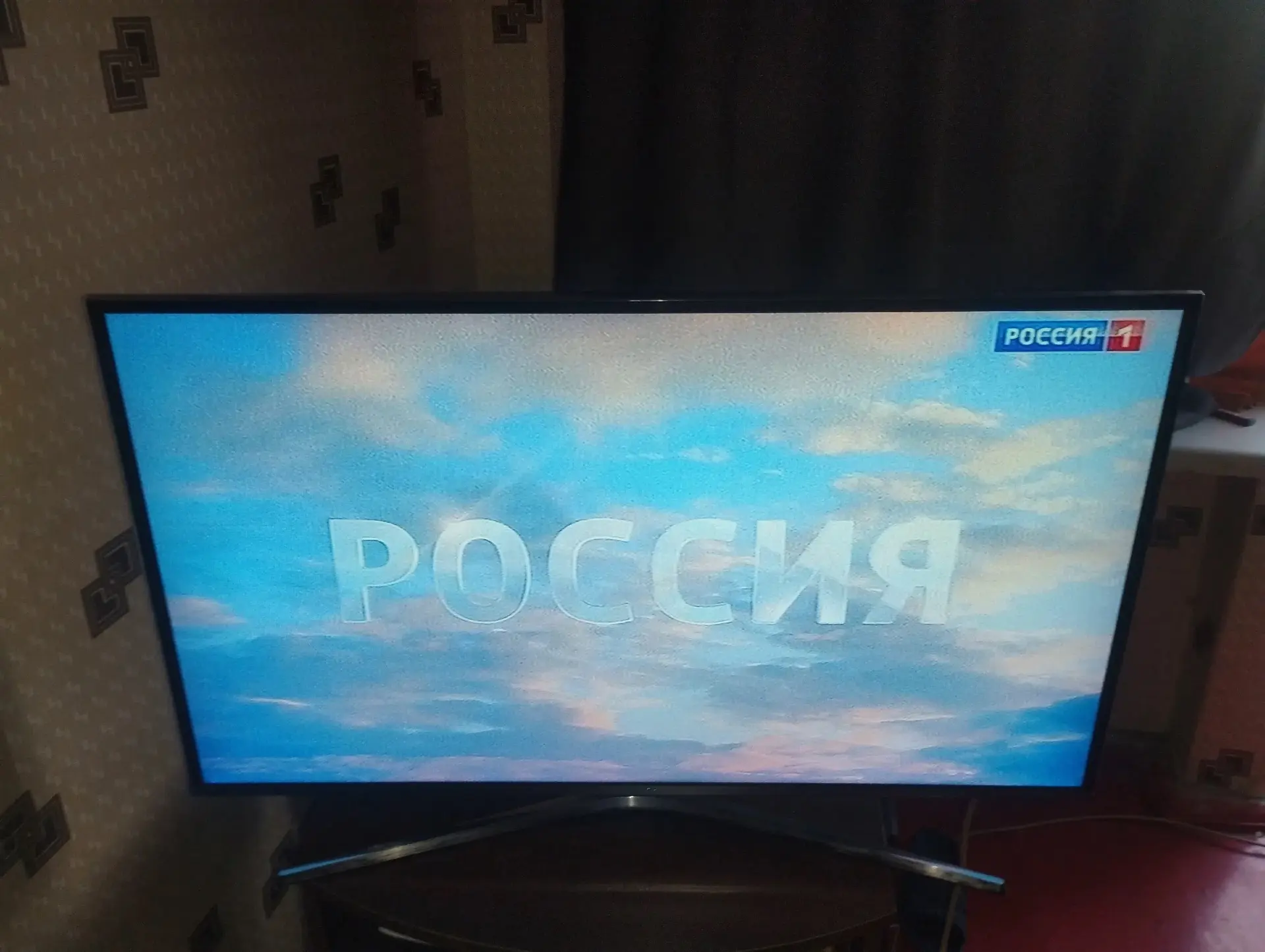 Продам телевизор Самсунг 4к (корея) в отличном состоянии, модель ue40ku6470 Ultra HD (U...