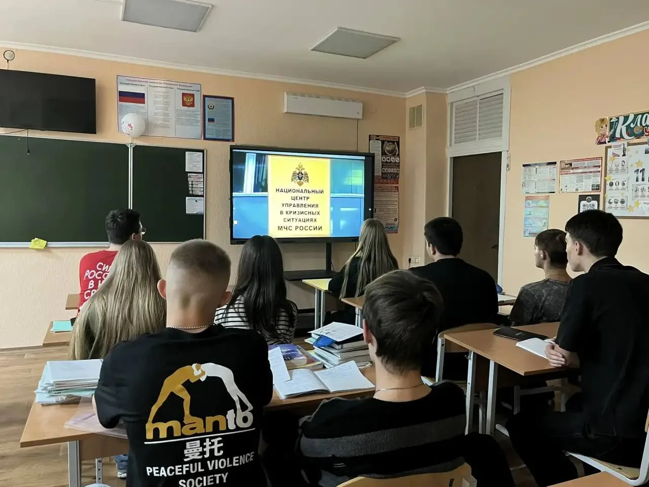 📆 Сегодня учащиеся 11А класса посмотрели обучающий фильм по теме «Гражданская оборона»...
