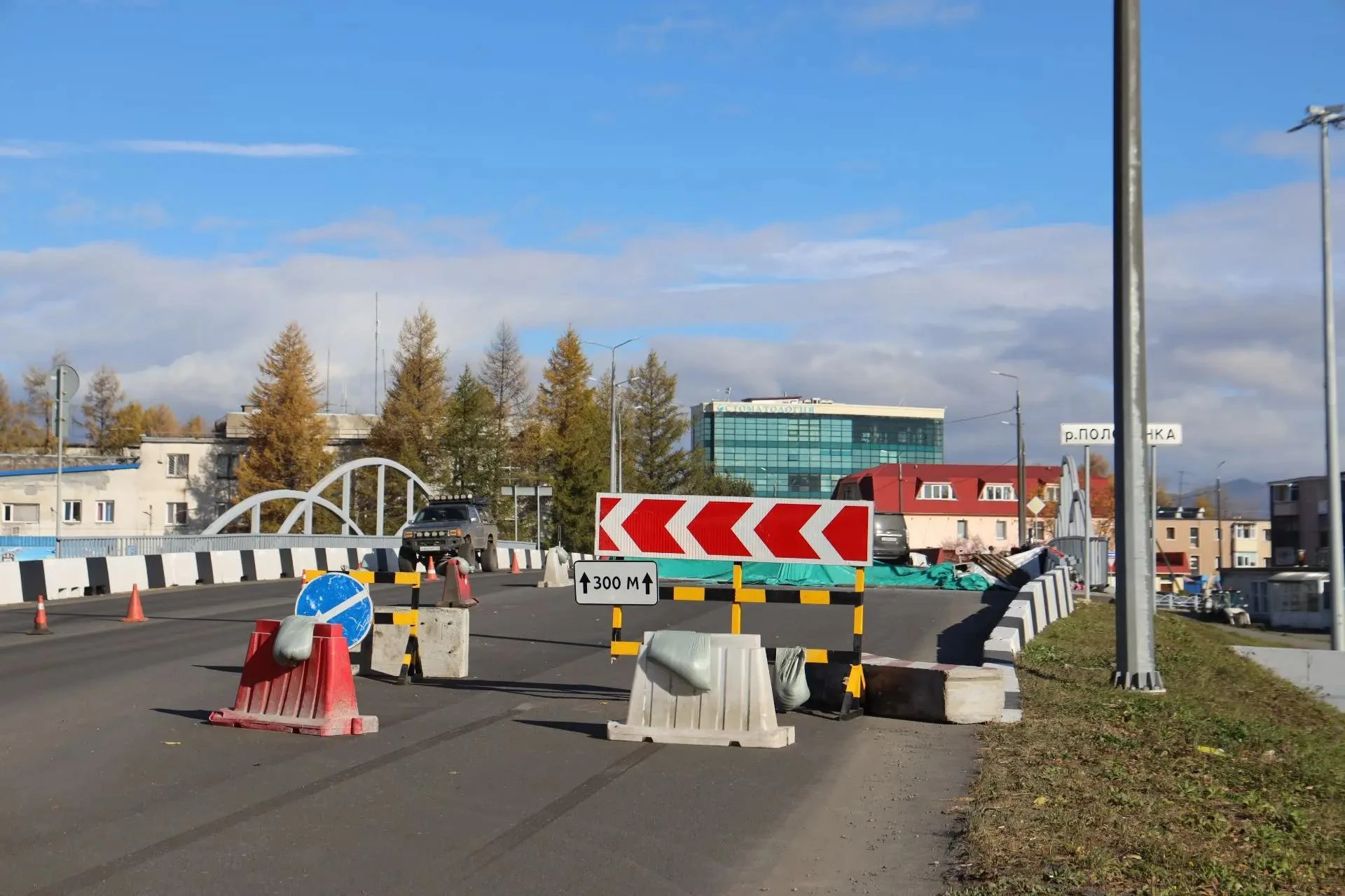 В Елизове обновляют мост через Половинку