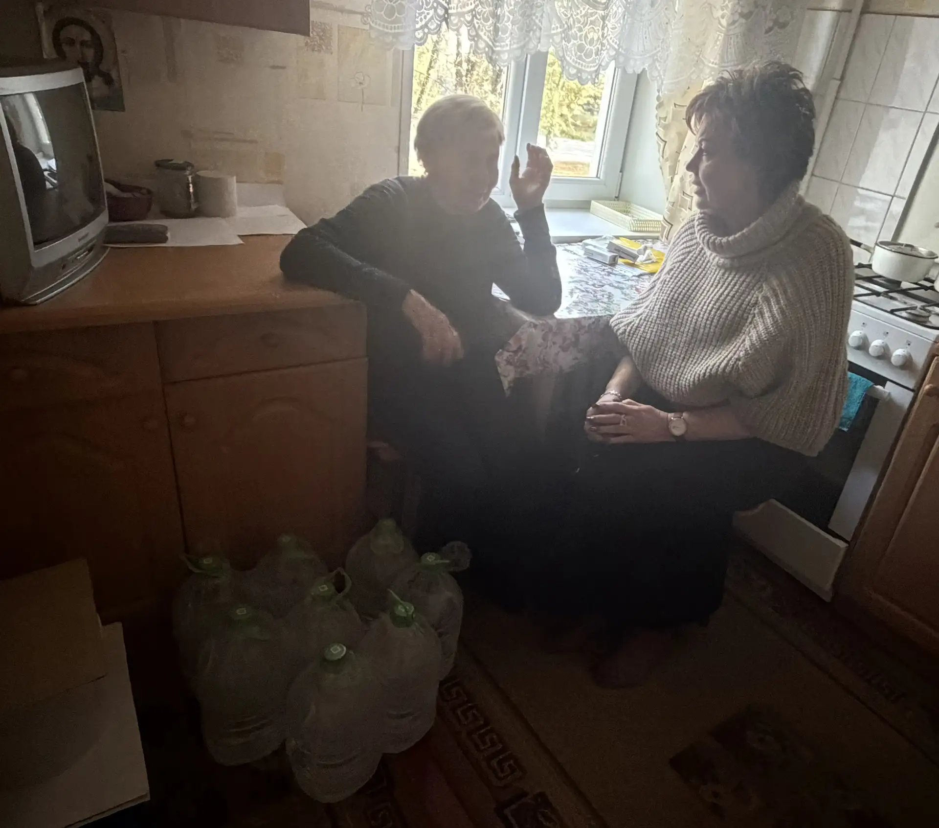 Депутаты Ясиноватского муниципального совета оказали адресную помощь матери погибшего в...