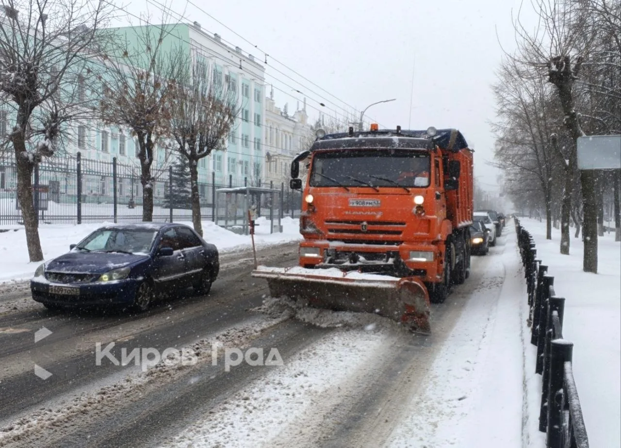 В морозы в Кирове не обойдётся без песка