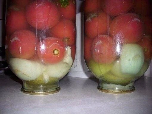 Бoчкoвыe пoмидopы в бaнкe