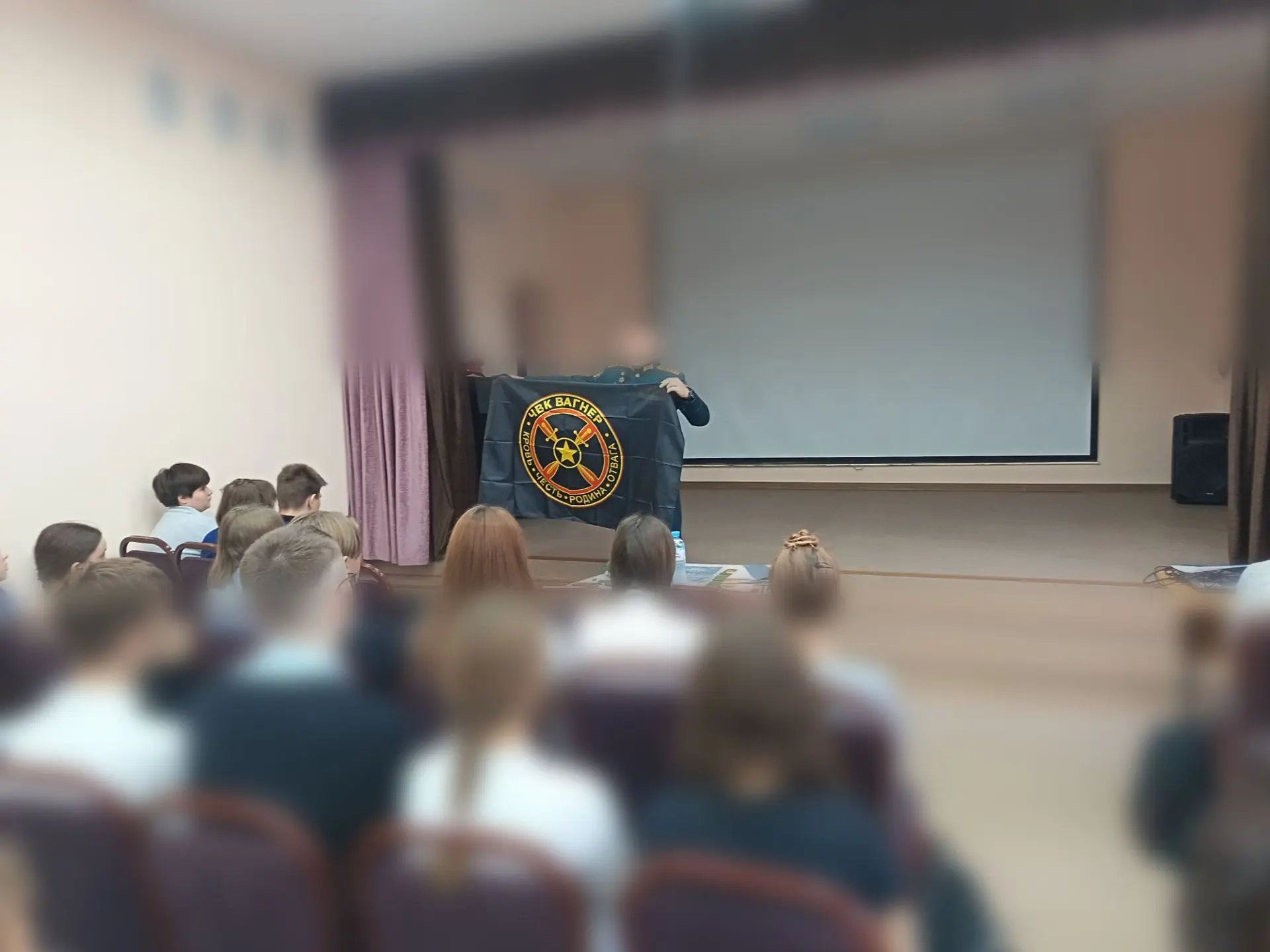 🇷🇺 Урок мужества в лицее: встреча с участником специальной военной операции
