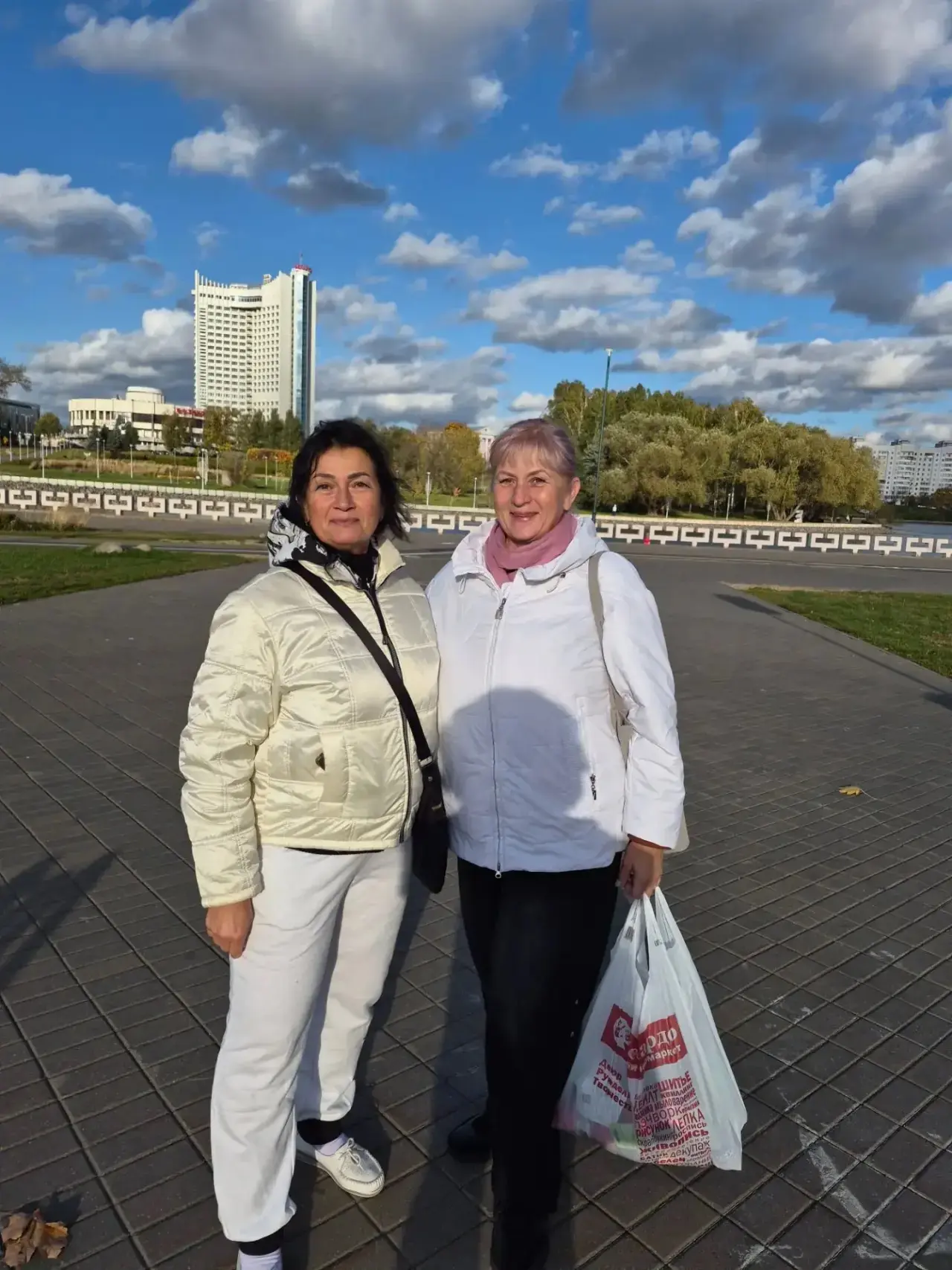 Фото с подписчицей Натальей из Волгограда ☺️❤️ пересеклись случайно с мамой на улице Ми...