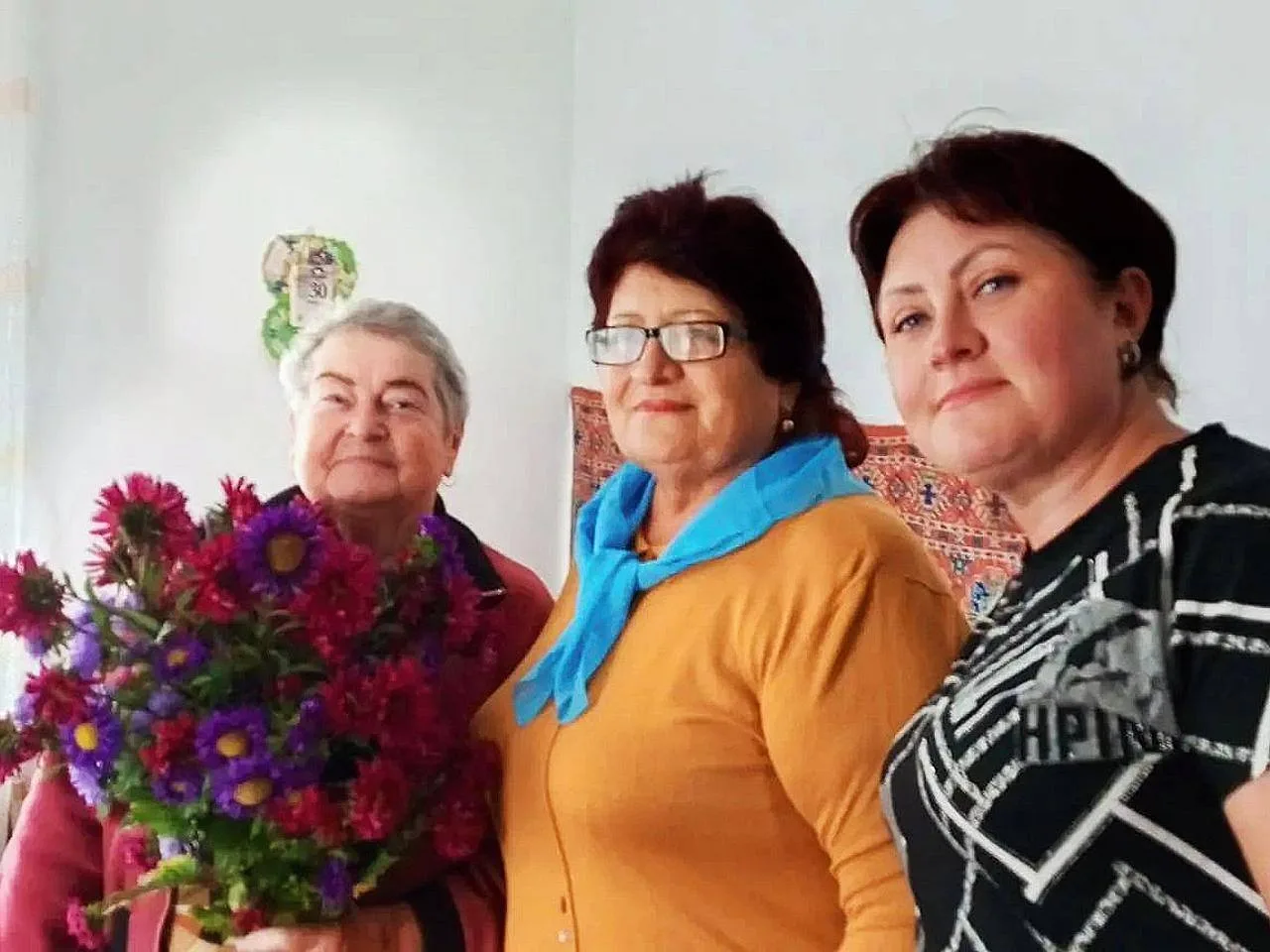 С теплом и благодарностью: Новоселицкий центр поздравил ветеранов педагогического труда