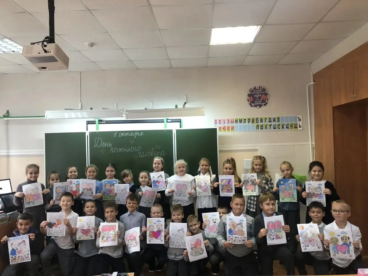 🧡 Подари тепло тому, кто рядом: «Открытки добра» в нашей школе