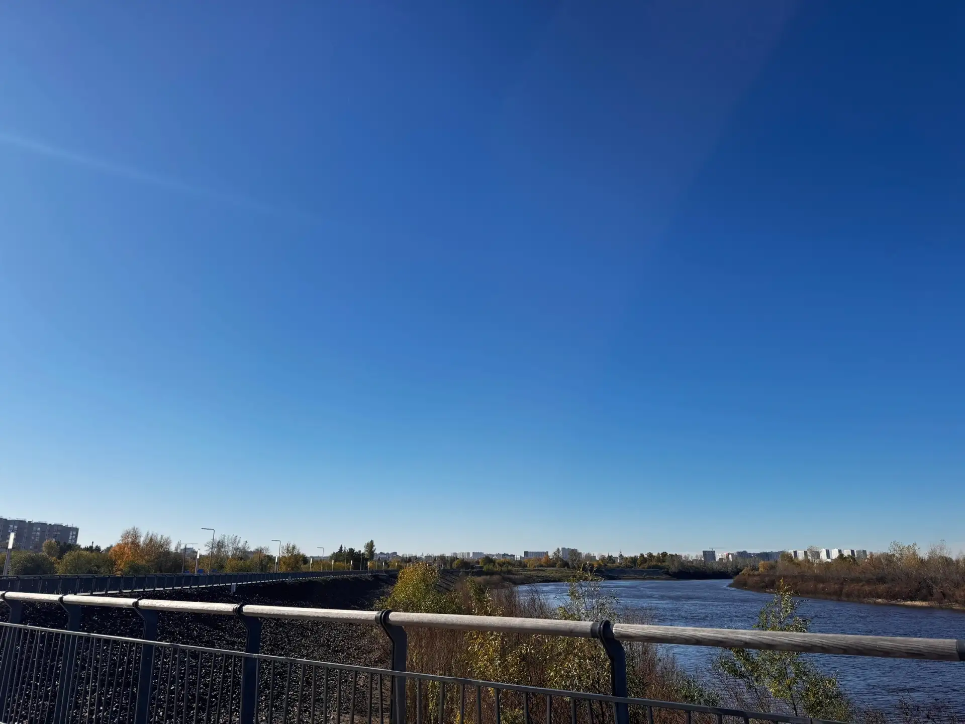 После затяжного падения уровень воды в реке внезапно устремился вверх. За сутки с 6 на ...